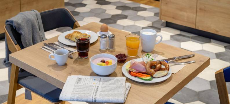 慕尼黑机场艾丁智选假日酒店(Holiday Inn Express MUNICH AIRPORT - ERDING by IHG)图片