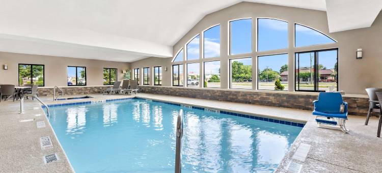 近罗宾斯空军基地舒适套房酒店(Comfort Suites Near Robins Air Force Base)图片