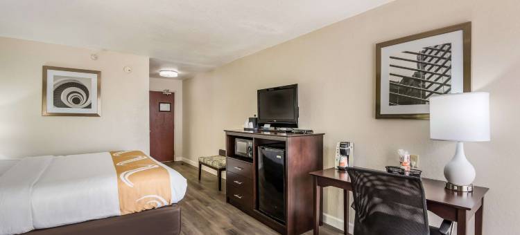 昆西 - 市中心凯艺套房酒店(Quality Inn & Suites Quincy - Downtown)图片