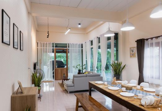 353 Famhouse Hotel Overview