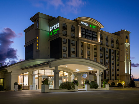 Holiday Inn & Suites 大路会议中心