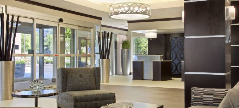 希尔顿安泊酒店-圣路易斯机场(Embassy Suites by Hilton St. Louis Airport)图片