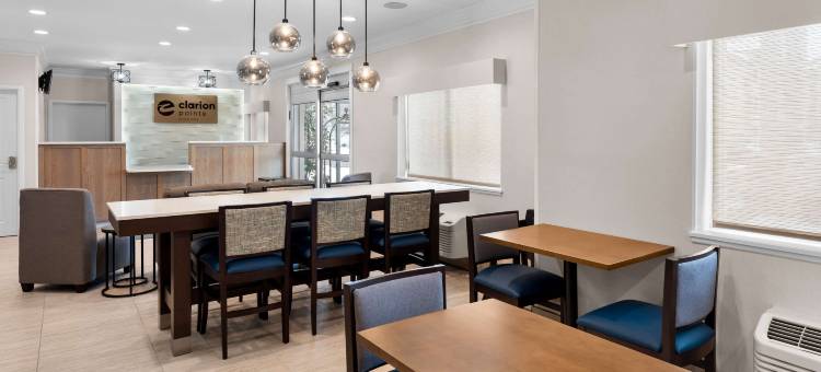 克拉丽奥波因特马图恩大学附近酒店(Clarion Pointe Mattoon Near University)图片