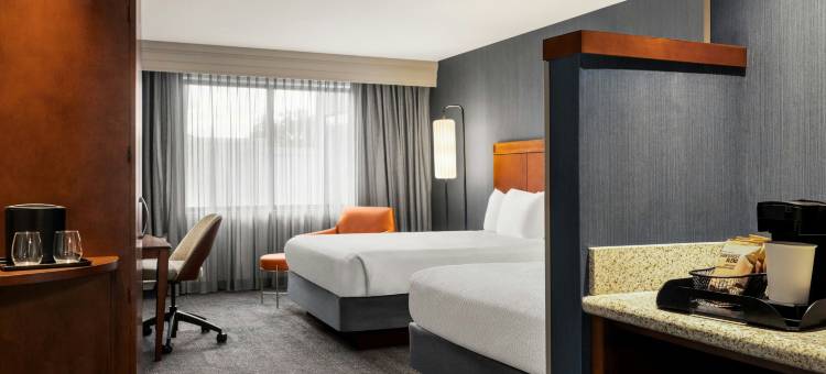 伯灵顿霍利山西阿姆顿万怡酒店(Courtyard Burlington Mt. Holly/Westampton)图片