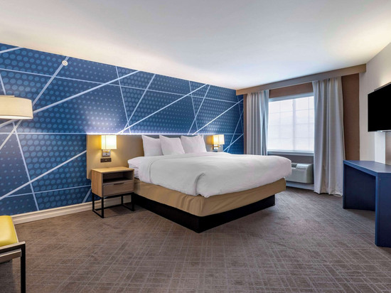 东格林奥尔巴尼舒适套房酒店