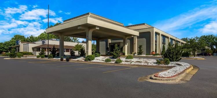 克拉丽奥酒店及套房-机场(Clarion Inn and Suites Airport)图片