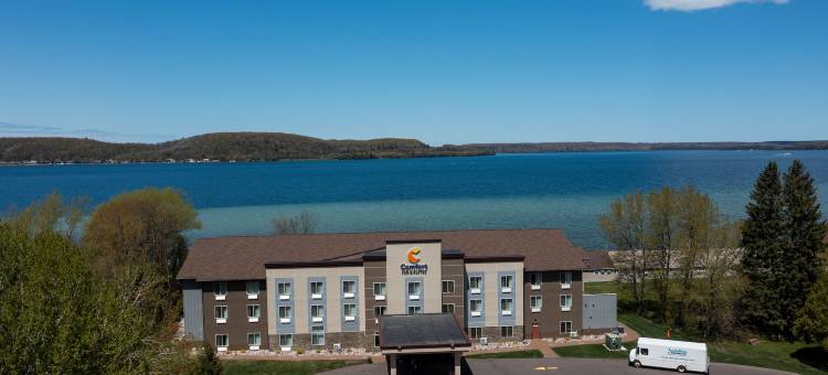 的因特拉克湖前舒适酒店(Comfort Inn & Suites Munising-Lakefront)图片