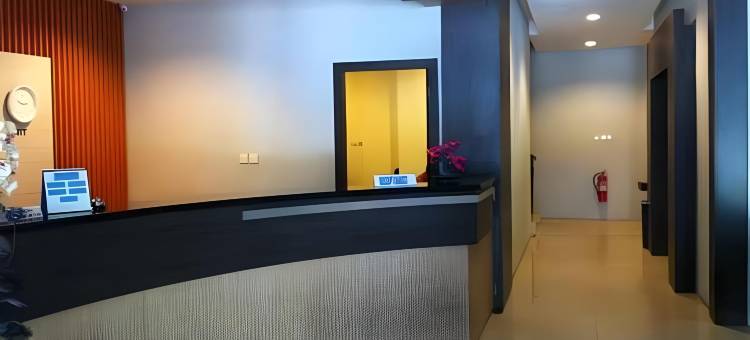 红多兹Plus酒店-近肯达里大陆酒店(RedDoorz Plus Near Hotel Benua Kendari)图片