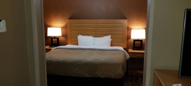 沃伦品质套房酒店 - 底特律(Quality Inn & Suites Warren - Detroit)图片