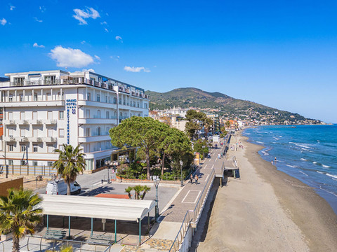 美帝特拉奈大酒店