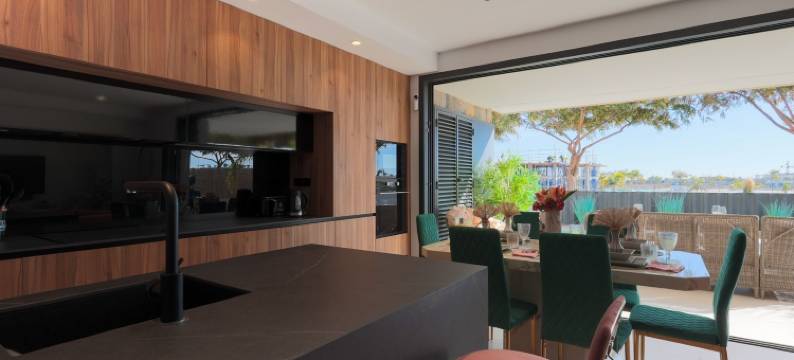 四卧别墅 - 可住8人 - 带泳池 - 花园 - 停车位(4 Bed Villa - Sleeps 8 - Pool - Garden - Parking)图片