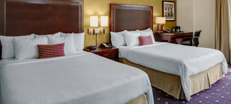 堪萨斯城乡村俱乐部广场万怡酒店(Courtyard Kansas City Country Club Plaza)图片