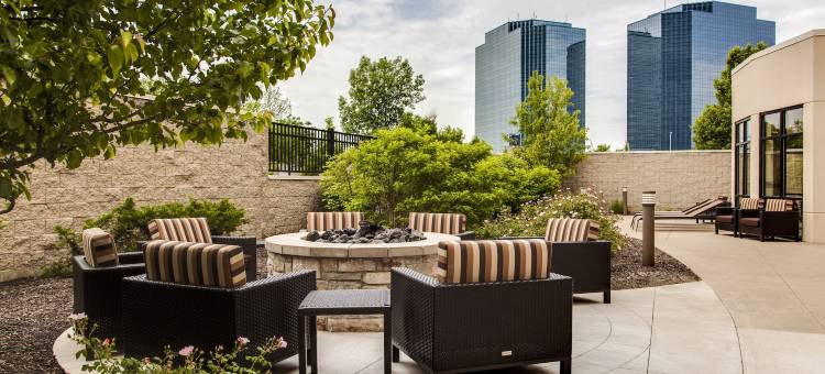 芝加哥绍姆堡/伍德菲尔德购物中心万怡酒店(Courtyard Chicago Schaumburg/Woodfield Mall)图片