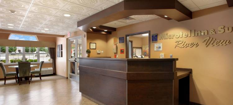 昆西麦客达套房酒店(Microtel Inn & Suites by Wyndham Quincy Downtown/River Area)图片