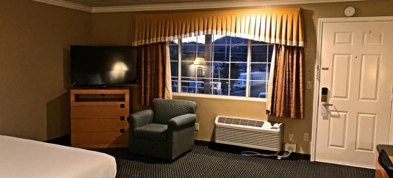 波因特湖旅馆(Lake Point Lodge)图片