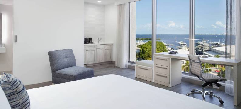 迈阿密科科纳特格罗夫万怡酒店(Courtyard by Marriott Miami Coconut Grove)图片