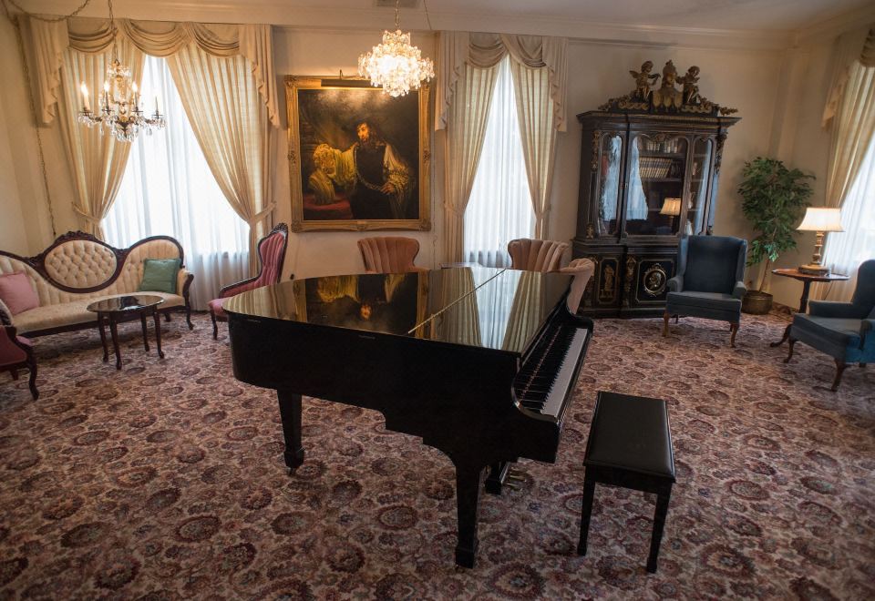 Erik's Retreat Hotel Overview