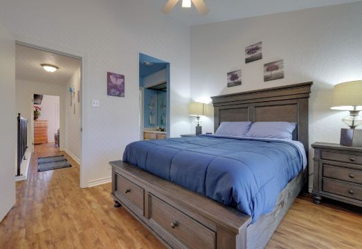 Canyon Lake Townhome w/ Balcony, Deck & Yard!Hotel Overview