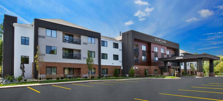 特拉弗斯城万豪万怡酒店(Courtyard Traverse City)图片