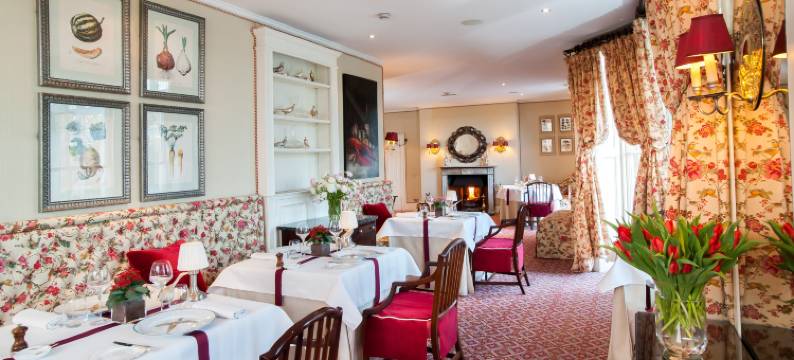 夏天洛奇乡间别墅酒店(Summer Lodge Country House Hotel)图片