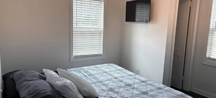 3-bedroom 3 bathroom house with full kitchen in charming Pembroke with AC, WiFi.图片