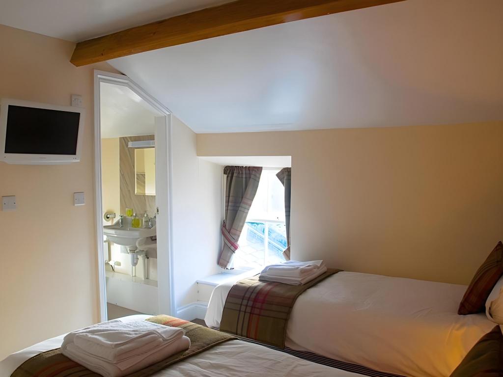 Horseshoe Hotel Over view