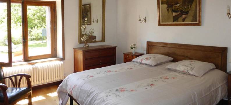 Mill in Brittany by River Aulne with Kayaks图片