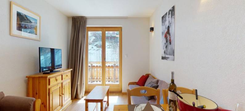 Apartment on floor four with balcony图片