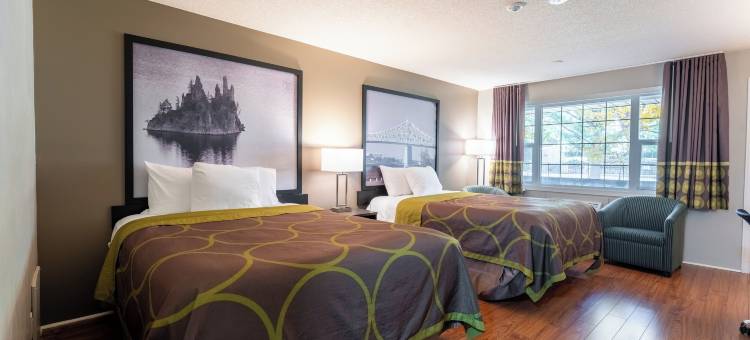 加纳诺克/乡绅度假村温德姆速 8 酒店(Super 8 by Wyndham Gananoque        Country Squire Resort)图片