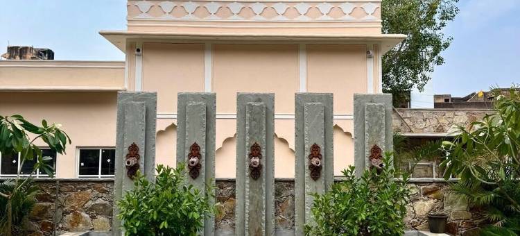 First Courtyard图片