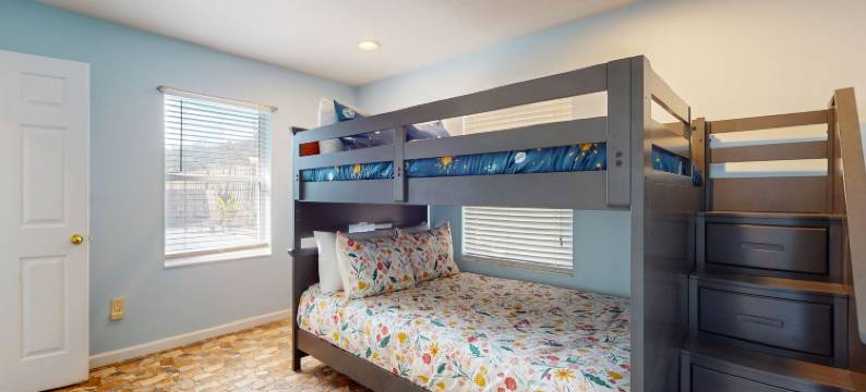 欢快的家，带私人泳池，靠近海滩和市区(Cheerful Home With Private Pool Close to the Beach & Downtown)图片