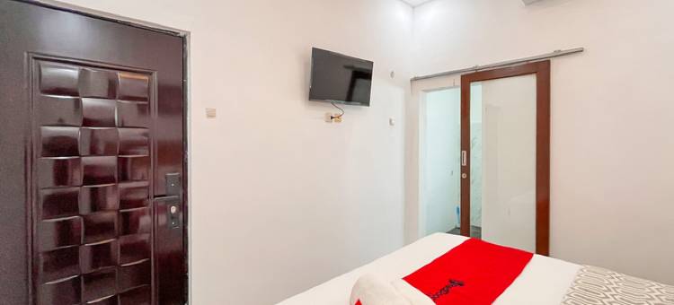 RedDoorz near Alun Alun Tanjunganom Nganjuk 2图片