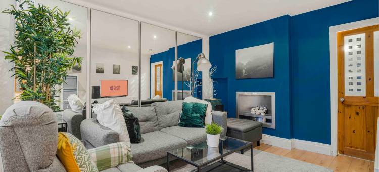 Cozy 3-Bedroom Home in Droylsden图片