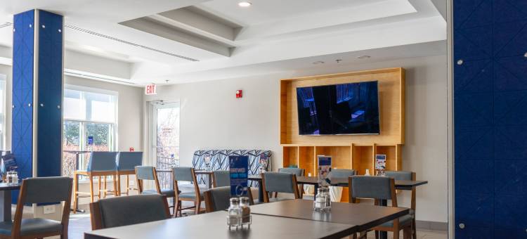 智选假日套房酒店苏黎世湖，巴林顿(Holiday Inn Express & Suites LAKE ZURICH-BARRINGTON by IHG)图片