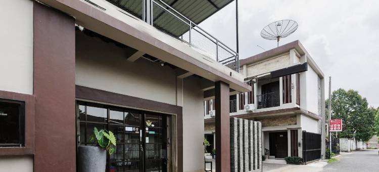 红多兹伊斯兰酒店-近占碑图古朱安(RedDoorz Syariah Near Tugu Juang Jambi)图片