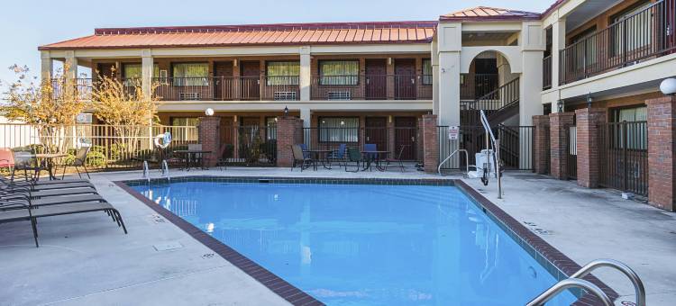 斯科茨伯勒红顶套房酒店(Red Roof Inn & Suites Scottsboro)图片