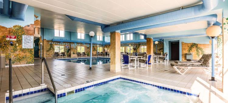 巴拉布活动中心温德姆阿美瑞辛套房酒店(AmericInn & Suites By Wyndham Baraboo Event Center)图片