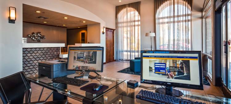 曼狄卡贝斯特韦斯特优质行政套房酒店(Best Western Plus Executive Inn  Suites)图片