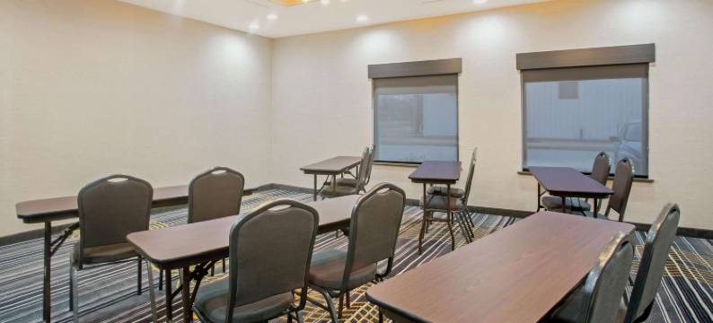 庞卡城拉昆塔温德姆套房酒店(La Quinta Inn & Suites by Wyndham Ponca City)图片