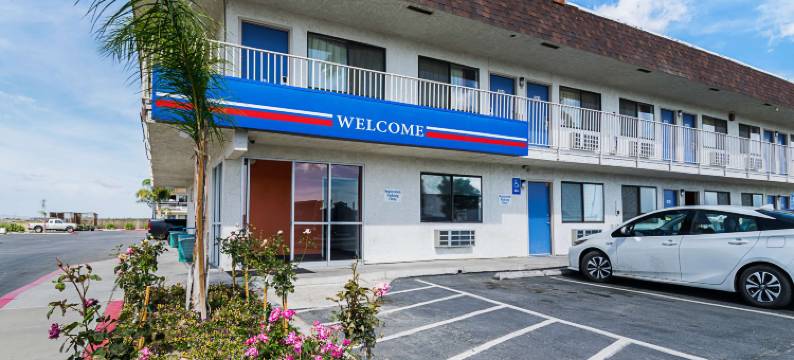 加州洛斯特希尔斯Motel 6酒店(Motel 6 Lost Hills, CA)图片