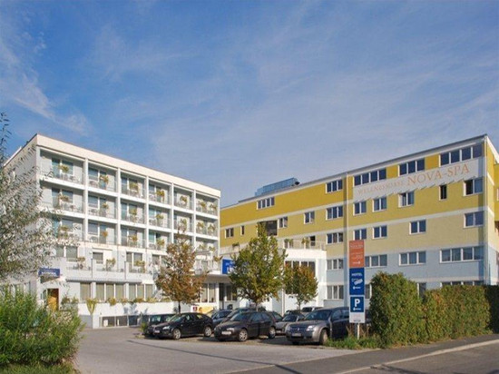 诺瓦公园弗鲁泽酒店