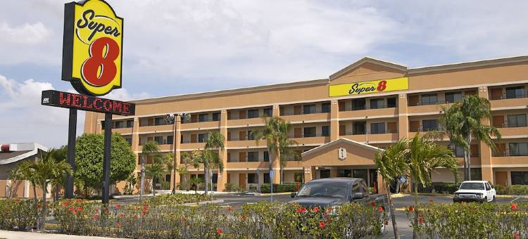 迈尔斯堡速8酒店(Super 8 by Wyndham Fort Myers)图片