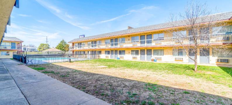 卡斯尔因苏伊特斯由OYO奇卡沙管理(Castle Inn & Suites by OYO Chickasha)图片