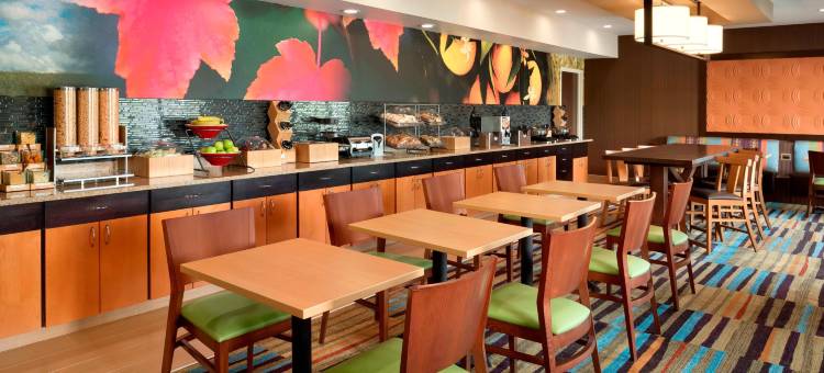 哈特福德曼彻斯特万枫酒店(Fairfield Inn & Suites Hartford Manchester)图片