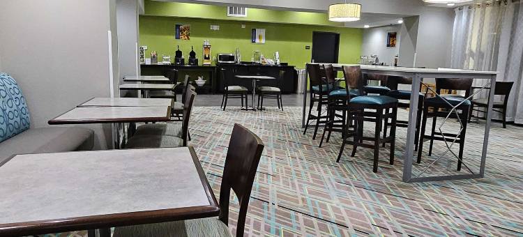 温德姆华美达酒店 伯克伯内特 / 威奇托福尔斯(Ramada by Wyndham Burkburnett / Wichita Falls)图片