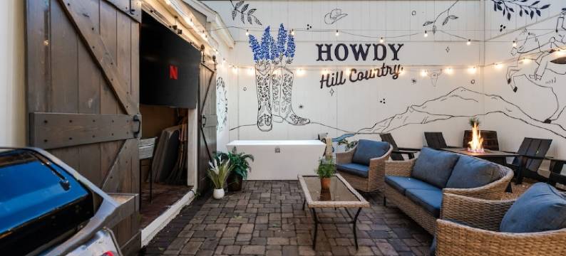 Wine Trail Retreat w/ Fire Pit, Cold Plunge, Grill, Walk to Downtown JC!图片