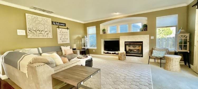 Grand Entryway Vaulted ceiling near Nike Intel 7 beds w/ 10% Discount for 7 Days图片