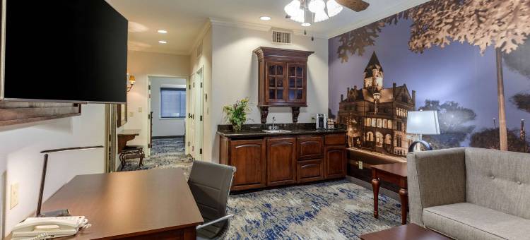 萨尔弗斯普林斯波因特凯隆酒店(Clarion Pointe Sulphur Springs)图片