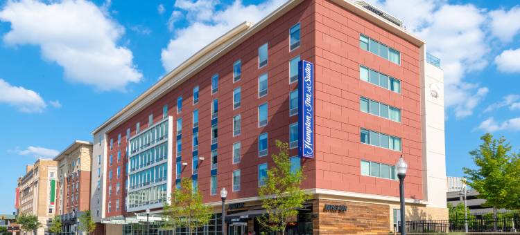 韦恩堡市中心欢朋套房酒店(Hampton Inn & Suites Fort Wayne Downtown)图片