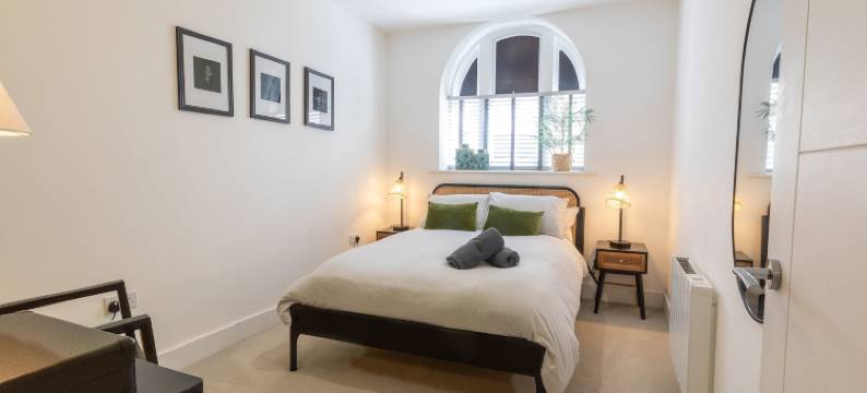 院子景观(Gorgeous Two Bedroom Apartment with Free Evening Parking)图片